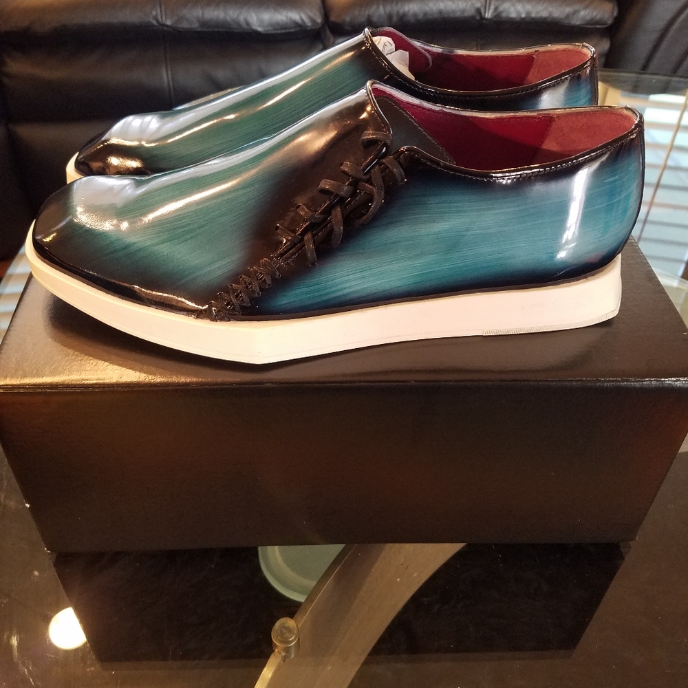 BRAND NEW MEN`S LUXURY SQUARE TOE SNEAKERS.